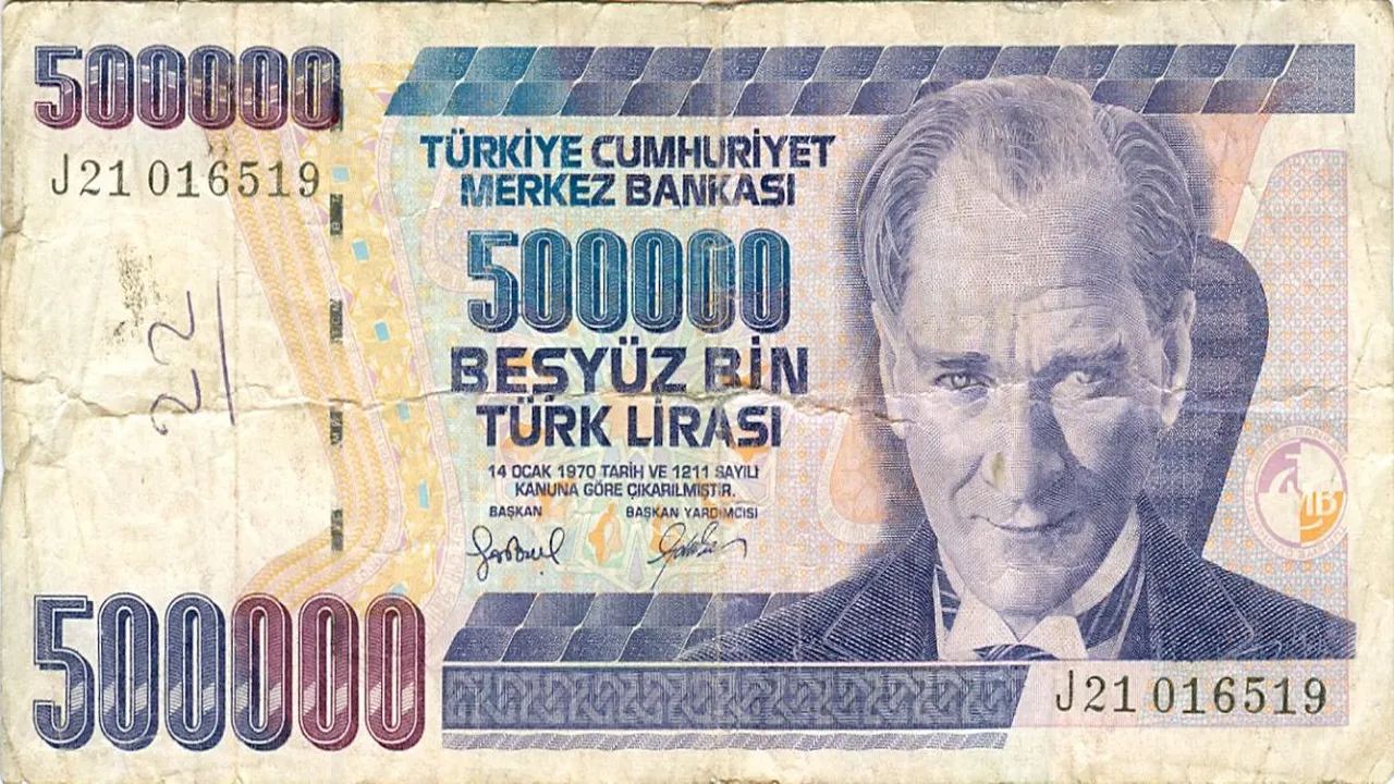 تقلبات حادة.. أسعار صرف الليرة التركية أمام الدولار في تعاملات اليوم بتركيا